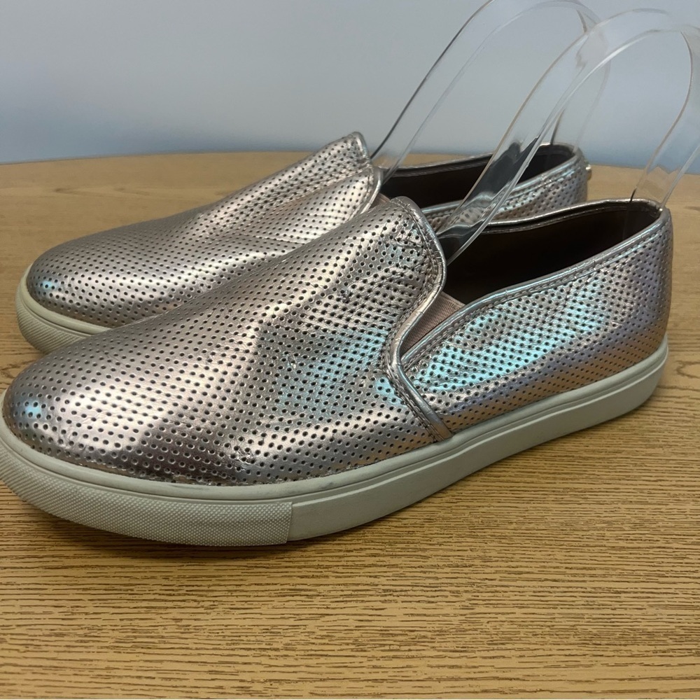 Steve Madden Ezeke rose gold perforated slip on sneaker 10